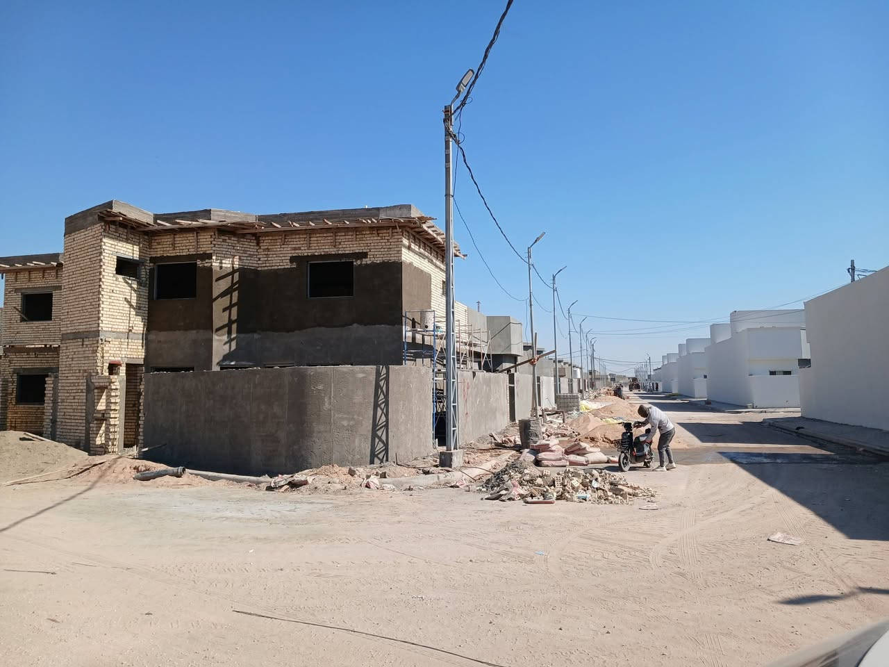 للبيع بيت ١٧٤ متر ركن على شارع ٢٥ متر وعلى شارع ١٢ متر 
طابقين / مجمع الوفاء السكني B _ بلوك ١٠ دار رقم ١
***********
