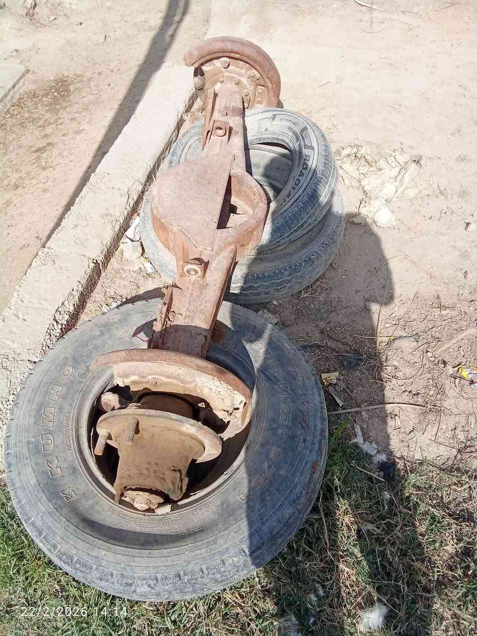 السلام عليكم دنكير للبيع معه زوج افلنجات وتاير حجم 20 مكاني نجف مشخاب السعر التصال  عل رقم ***********
