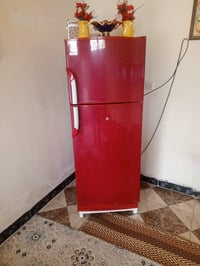 ثلاجه للبيع نظيفه رقم التليفون 0770 40 30 62 3