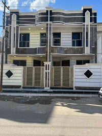 بيت للبيع  فرع ١٠ على الشارع مقابيل الحسينه بناء حديث والبيت محد كاعد ...