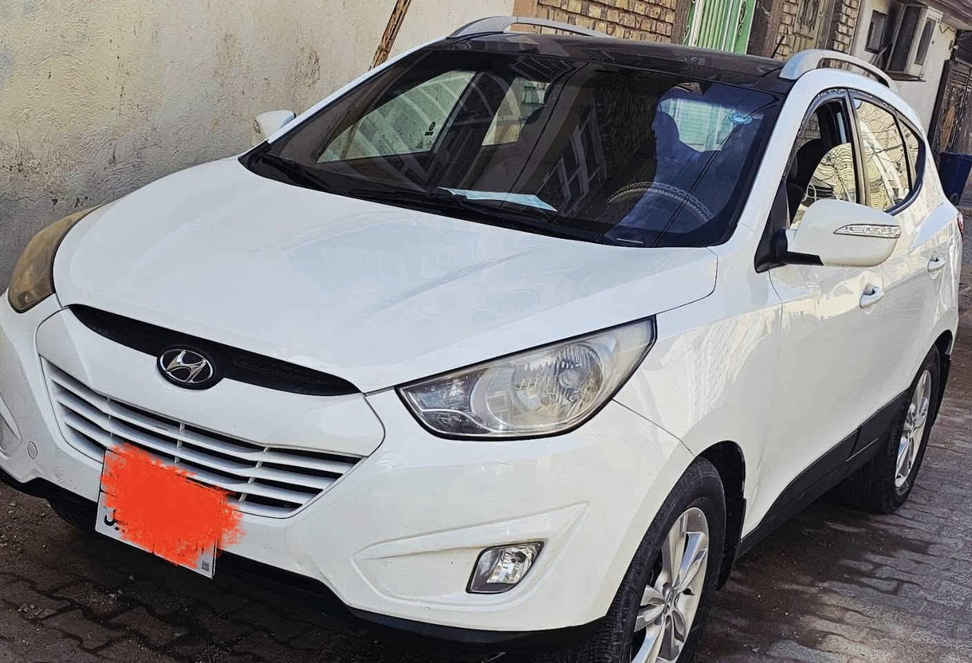 توسان 2013بيه أشويه صبغ بلصندوك يم الرقم فقط الباقي كفاله ***********فول عدا البصمه
