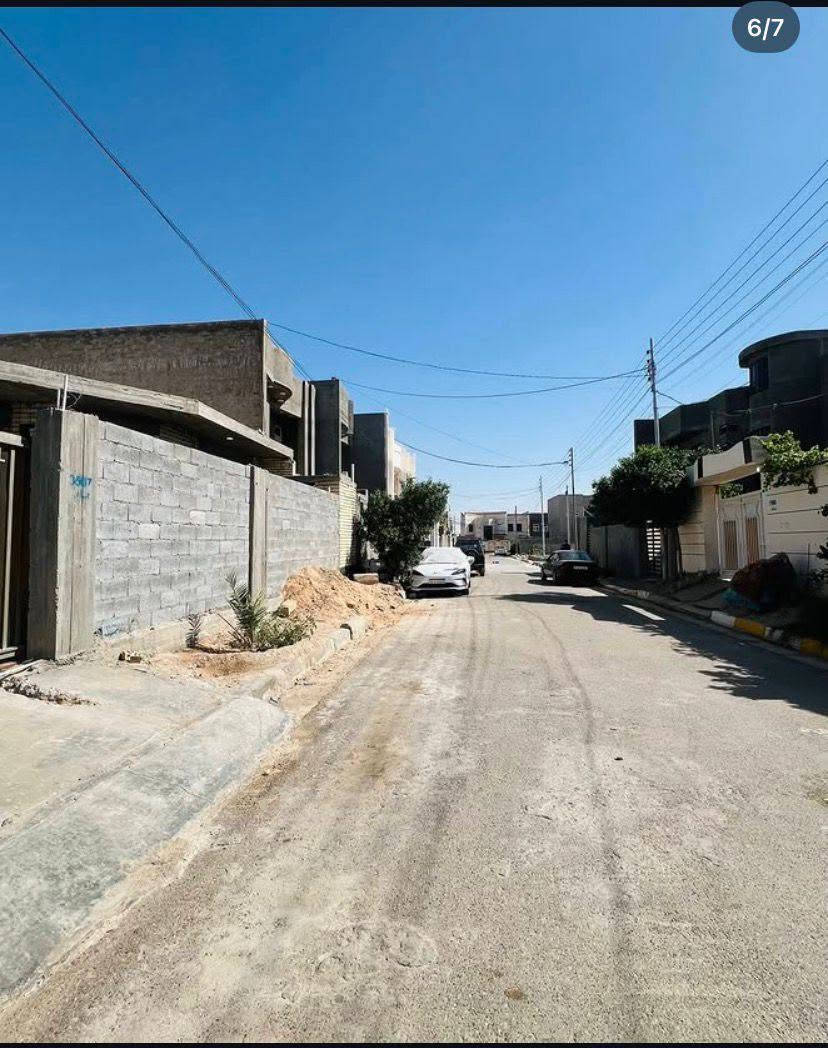 السلام عليكم
بيت للبيع او المراوس 
عنوان مجمع القصور قرب بيت عميد علي
نوع البناء طابوق درجه اولى 
المساحه 300 متر
يحتوي على ثلاث غرف 
الداخل كامل للاخير مثل ما واضح بالفيديو 
السعر 115 وبي مجال 
للاستفسار اكثر/
***********
