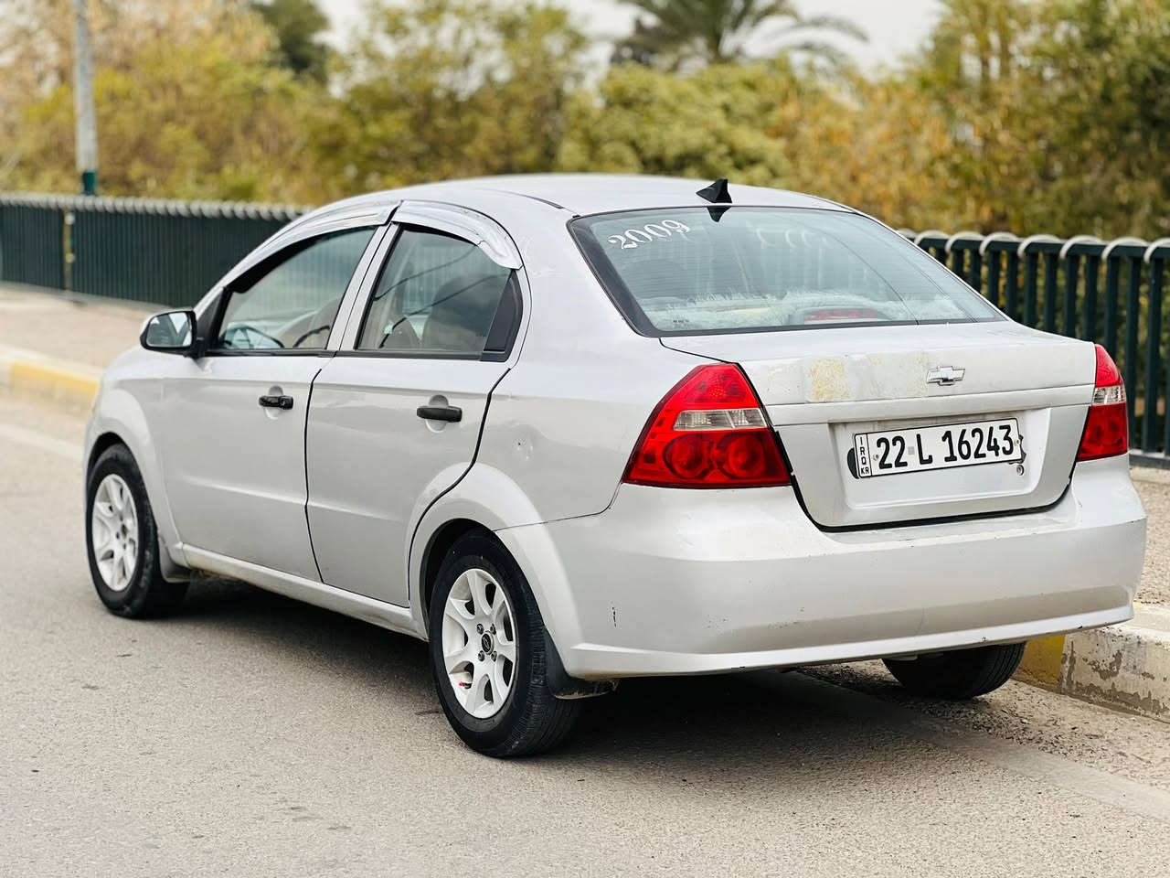 سلام عليكم … للبيع  سياره افيو شوفرليت مكينه 16 گير اوتو بلاد جديده موديل 2009 رقم انكليزي جديد سنويه صاقطه هاي الشهر ثالث  تاريخ 14 يعني اليوم و ب اسمي اب شرط وكاله او تحويل السياره ناعمه كلش اربع جامات كهربائي + تبريد و تدفئه شغال والسونار موجود بالصور مكان السياره ديالى خانقين  . للاستفسار اكثر اتصل ‭٠٧٧٠ ٠٨٦ ٧٥٦٨‬
