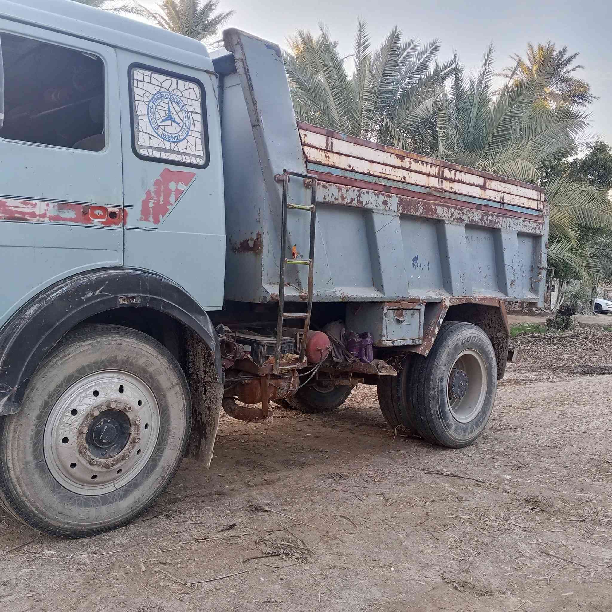 السلام عليكم  شباب الفي مديل1983كير ومكينه مكفولات مداور ثاني يوم سياره بسمنه السعر 95الشراي ينتصال عله هاذه الرقم ***********بيه واتساب
