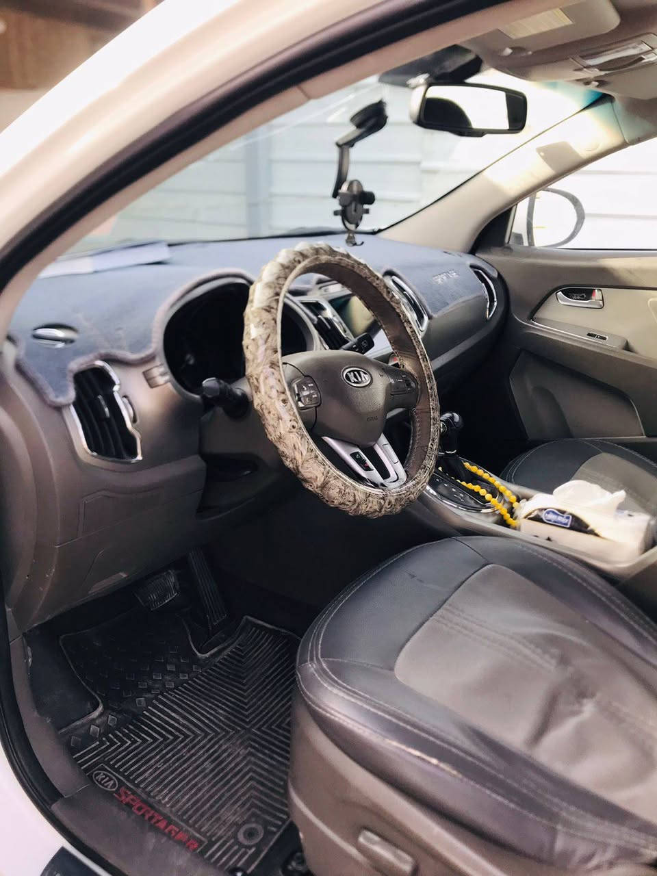 سلام عليكم سبورتج ٢٠١٢ خليجي فول مواصفات عده البصمه كير مكينه مكفولات تبريد ثلج صدر امامي خلفي مكفول تايرات جدد بيها جاملغ خلفي بيه صبغ بدون دواخل والجنطه مبداله رقم دولي الجديد مكان ابو غريب السعر 137 وبيها مجال ***********
