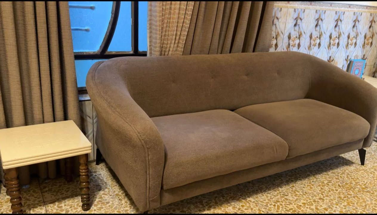 عندي تخم يتكون من ٨ مقاعد مع ميز وأربع طبلات للبيع للإستفسار على الخاص


**إذا كنت صاحب هذا الإعلان وتريد حذفه لأي سبب، رجاءا أرسل رسالة إلى الدعم الفني**