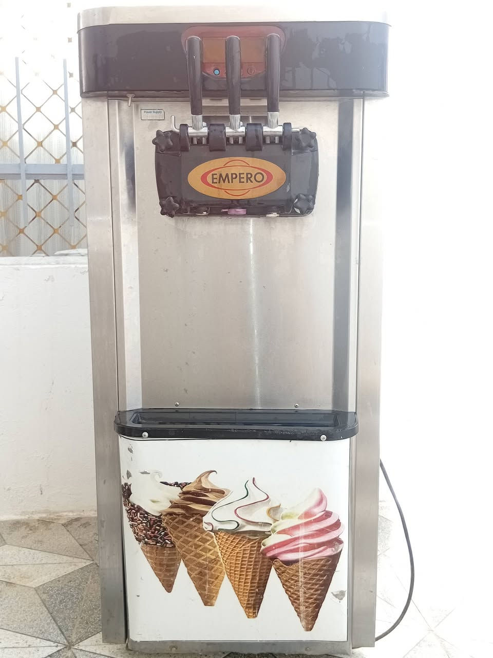 لسلام عليكم مكينة ايس اكريم شغاله عل فحص  مثل ما موضح بل صوره قيم وخذ بما يرضي الله بتراب الفلوس انطي سعر
📍العنون سامراء حي السكك📍
***********📞 الخاص مفتوح
