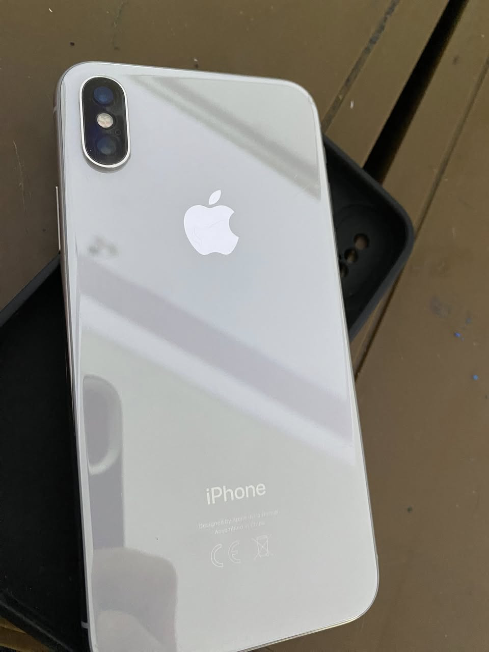 اسلام عليكم 
ايفون x العادي  شاشه وبطاريه مبدلات 
ومصارلي اهواي من امبدل شاشه نوعيه جيده باقي الجهاز كله شغال 
الجهاز كلش نضيف 
الذاكره ٦٤ 
فيس ايدي شغال 
السعر ١١٠ وبي مجال  
العنوان بغداد الكراده 
***********
