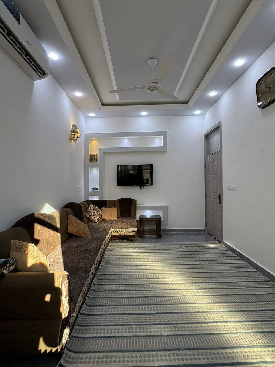 السلام عليكم ☎️***********☎️

🔴متاح بيت 🏠 للبيع المساحه 100م طابقين⚫️

🔵بناء حديث شغل درجه اولى نقوش مغربيًا اناره مخفيه🟢

🌟نضام سبالت +نضام كامرات دفن+نضام ساحبات دفن☀️

🔴الدار يحتو على 2تانكي ماء🔵

🟣 محتويات البيت يحتوي على3غرف نوم نوم🟤

🟡الطابق الأول استقبال مطبخ غرفت نوم صحيات منور⚪️

صاله⚜️

🟤الطابق الثاني غرفتين نوم صحيات صاله سطحين ⚫️⚫️

🌘📞***********📞

          🟥➰موقع دور الزراعة الثآلثه ➿🟥

    

🔺لاستفسار الرقم 🔺***********📞
