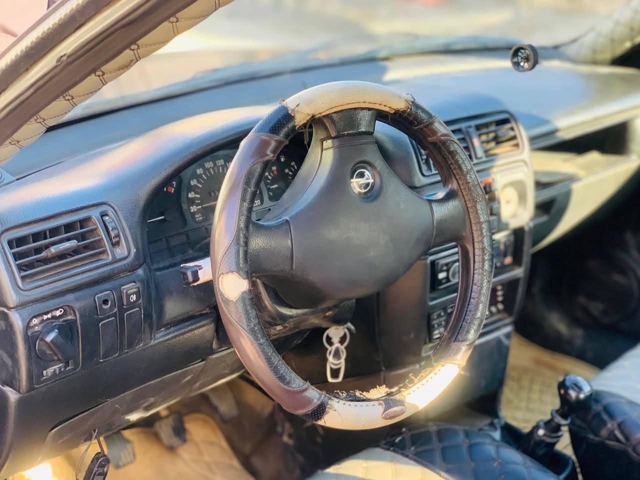 للبيع اوبل فكتره  حجم 18 حجم 92جاهزه لون اسود كحلي سياره كامله تواير جدد باتري جديد طخم جديد داخل صاج قفل مركسي سعر 45 مكان السياره موصل *********** /‎***********
