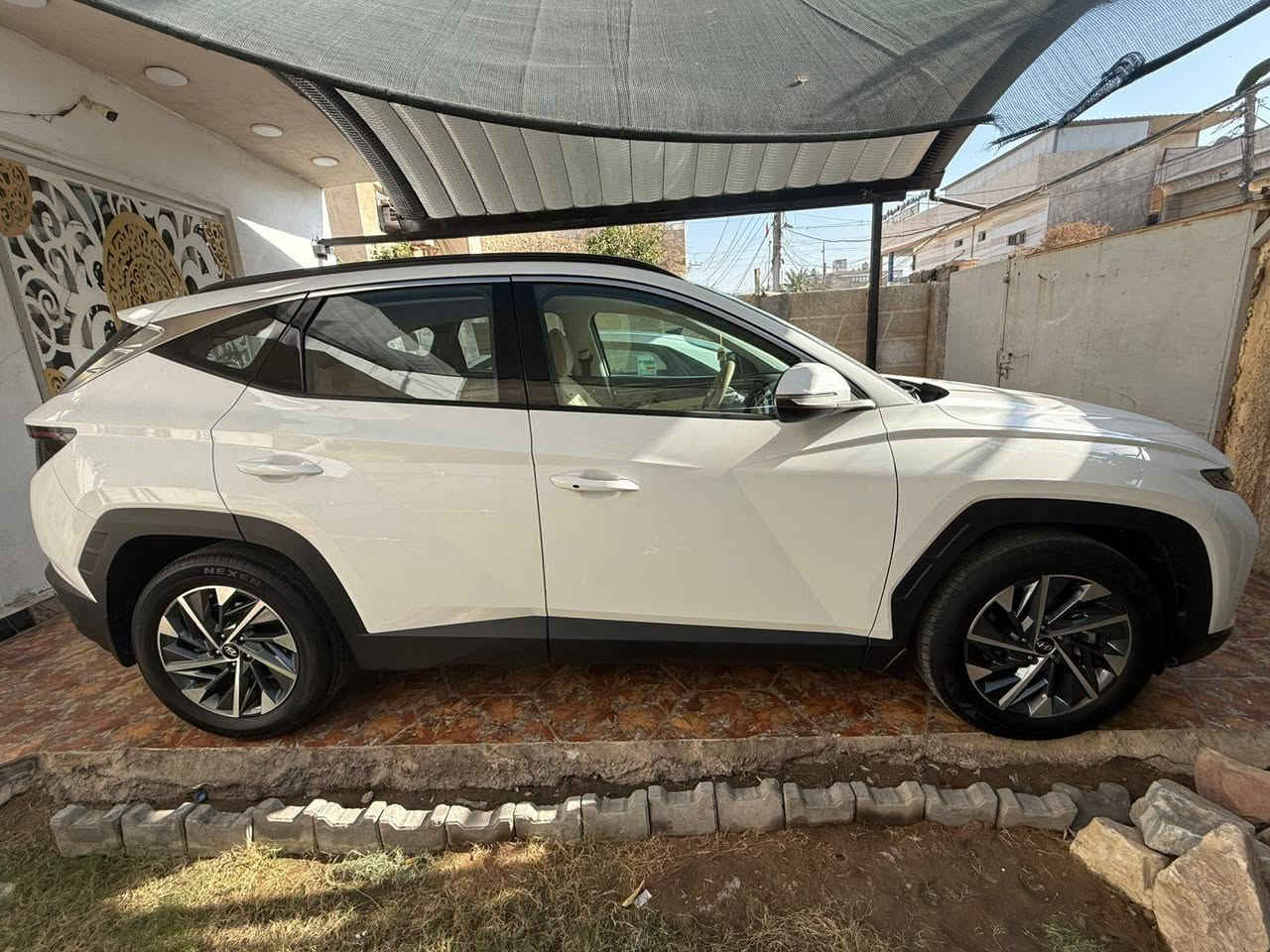 السلام عليكم اخوان
توسان24خليجي
السياره مكفوله كفاله عامه عدى 4رصعات خفيفه كلش ما تبين الا تركيز  
السياره رقم بغداد بااسمي 
مواصفات الخليجي المعروفه 
ماشيه 26 الف 
السياره جديده بمعنى الكلمه 
السعر 230 بي مجال لااخوتي الطيبين  
متواجد خاص وعلى الرقم 
***********
