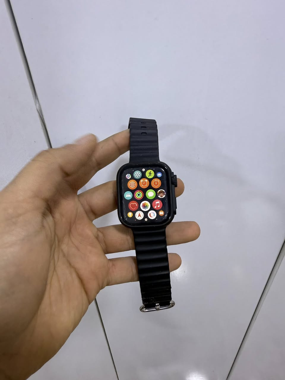 ساعة أبل الجيل 7 وياها شاحنتها وسيرها البلادي سعرها 170 وبيها مجال مكاني البصرة ‭0785 773 7744‬
