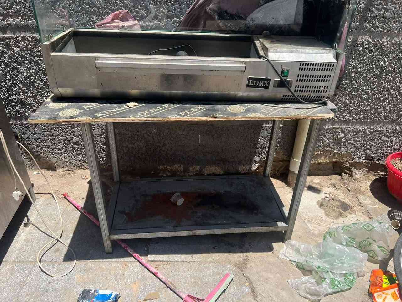 للبيع طباخ مال ريوكات عينين و ميز ستيل وبراد مستطيل للحفظ *********** الكاظميه
