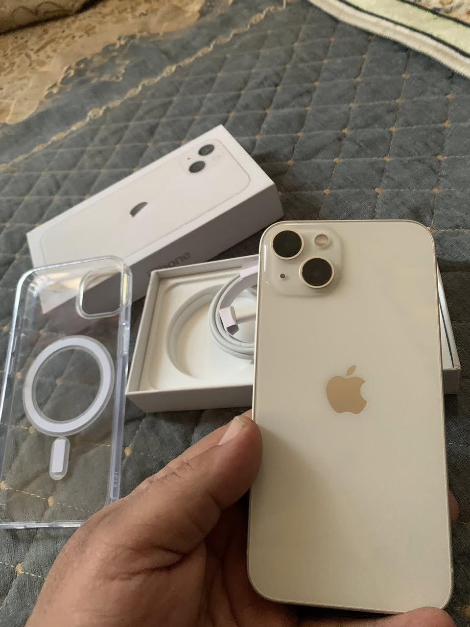 ايفون 13 عادي 128 مكفول من التصليح بطاريه 97 دبل سيمكارت مكاني الدوره 450 وبي مجال ***********
