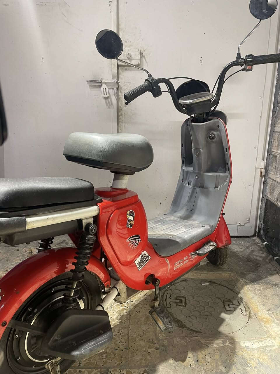 السلام عليكم دراجه شحن حجم 14الدراجه كلش نضيفه كلشي مابيهه كلشي شغال بيهه كل كهربائياتهه شغاله مكان بغداد الامين الثانيه ***********-***********السعر 200
