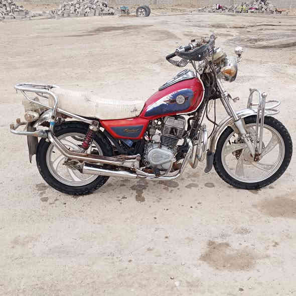 دراجه تايموته 2015
 بدون أوراق مكفوله  
سعر 350 وبيها مجال 
مكان الشطره الاتصال علئ ***********
