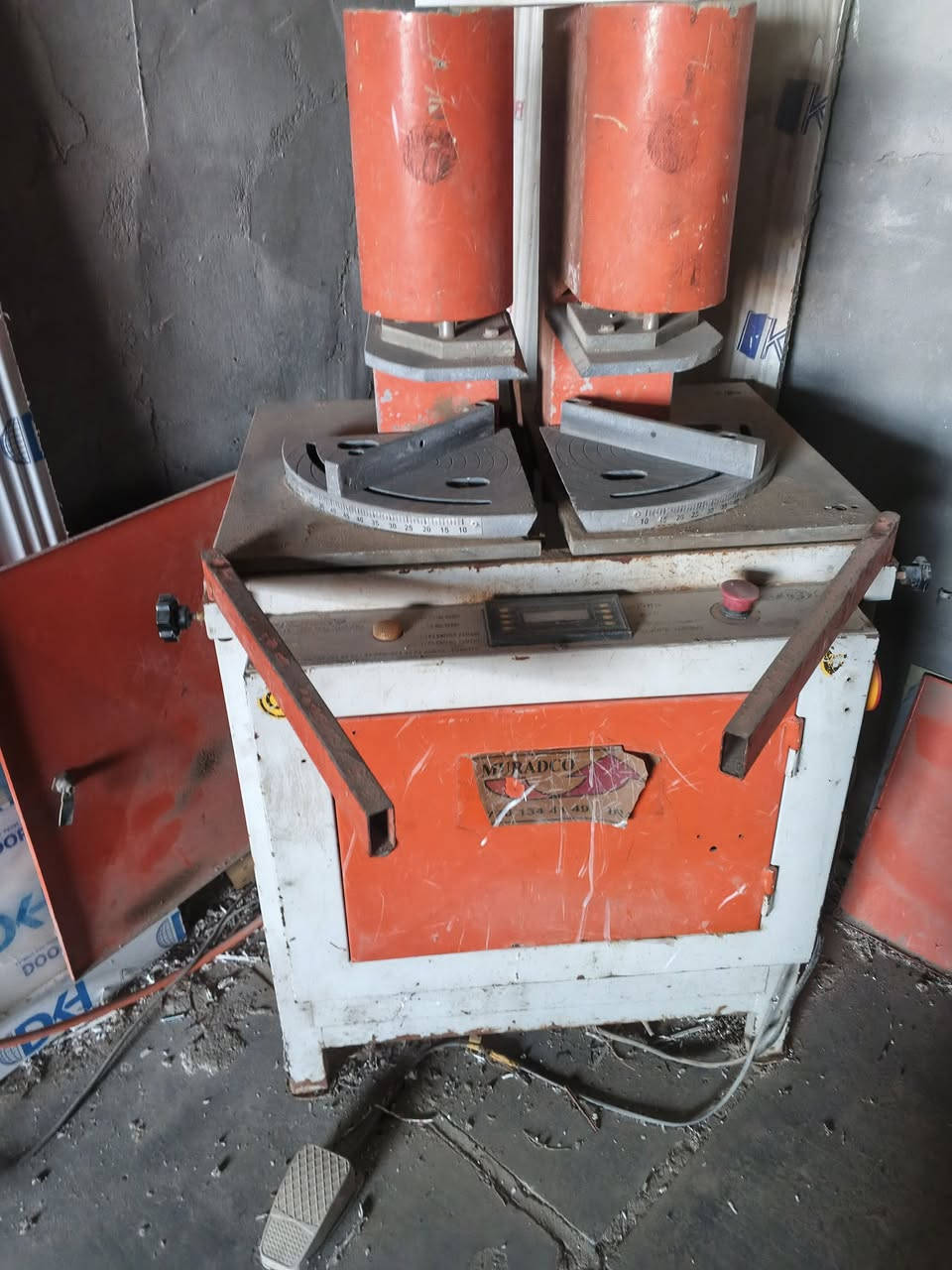 معمل بلاستك للبيع مكان الديوانية 
رقم / ***********
