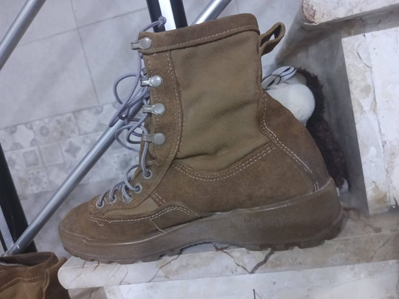 بسطال برطاني اصلي قياس 40 السعر 75 بغداد الزعفرانية وات ساب موجود ***********
