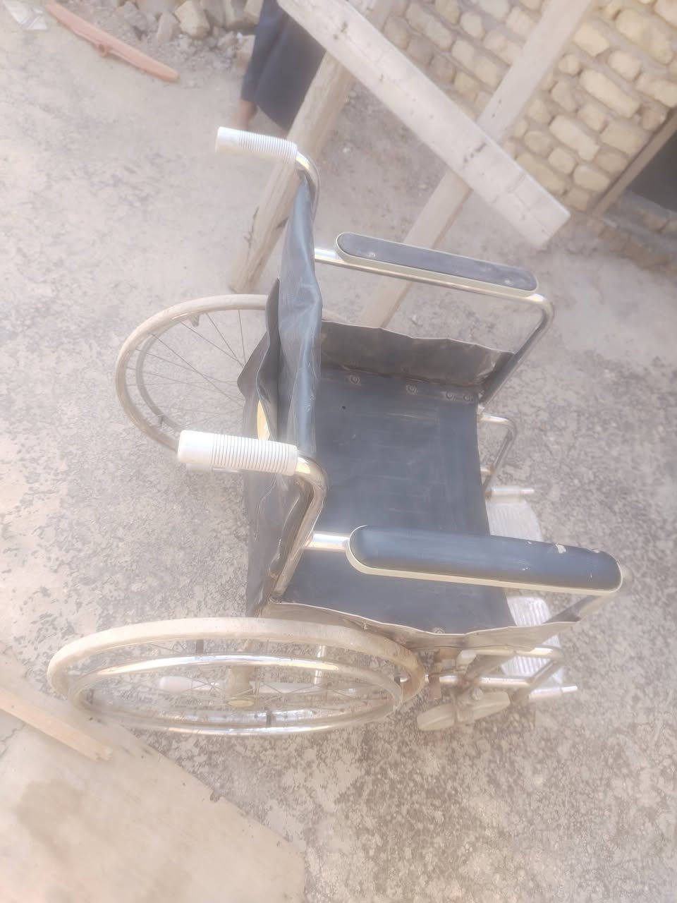 السلام عليكم عربانه كبار السن للبيع مابيها اي شي سعر 50 وبيها مجال لشراي مكان سمااوه ***********
