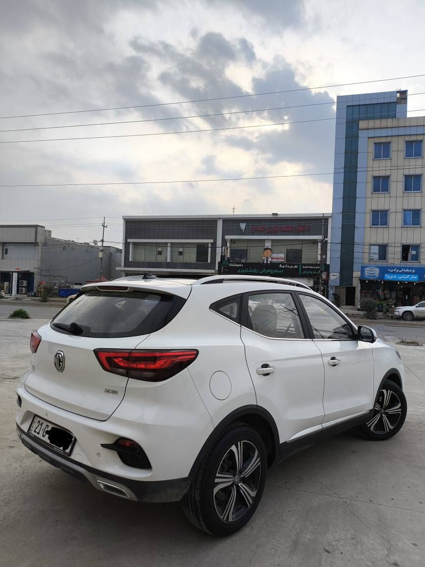 MG ZS 2023 Luxury
1_​مەکینە: 1.5 لیتر (بێ تۆربۆ).
2_​گێڕ: ئۆتۆماتیک (CVT).
3_​بانۆراما: هەیەتی (سەقف کامڵ جام).
4_​ویل: 17 ئینج کڕۆم (دوو ڕەنگ).
5_​کوشن: چەرم (Leather).
6_​شاشە: 10 ئینج (ئایپاد) + کامێرای 360 پلە.
7​ئەیرباگ: 6 دانە (فول سەلامەتی).
8_​بەسمە: هەیەتی (دەرگا و ئیش پێکردن).
9_​لایت: پێش و دوا LED.
10_​برێک: دەستی کارەبایی (Auto Hold).
11_​کوشن سایەق: کارەباییە.
12_ کلینە: واتا هیچ هیچی نییە
سعری 140 وەرەقەو مەجالێ برایانە
شوێن ... هەولێر
ژ.م...*********** أربيل, العراق
