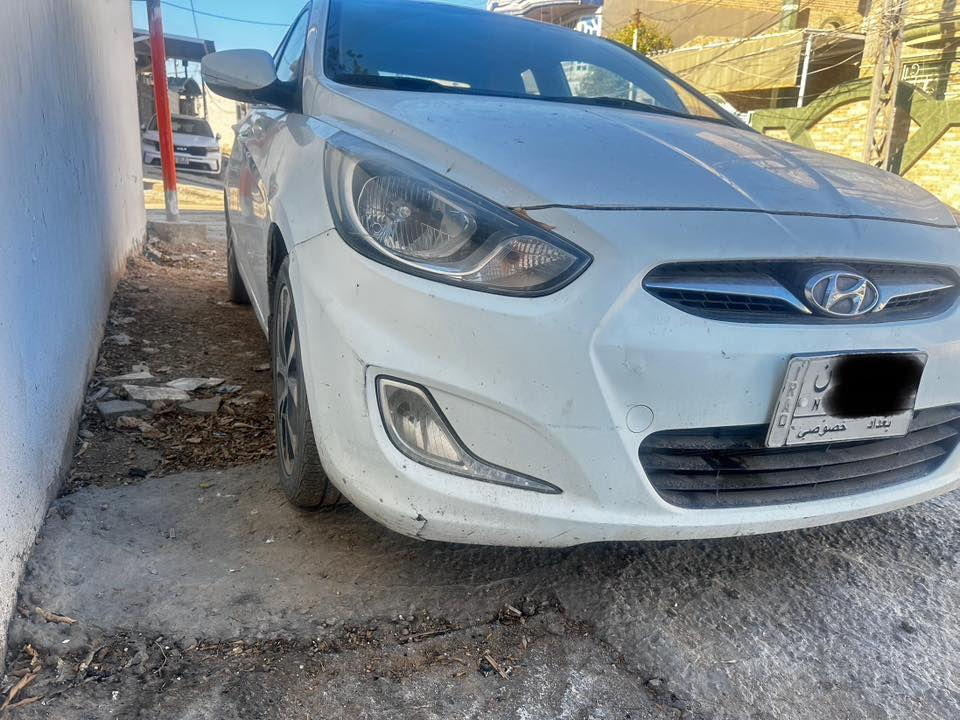 السلام عليكم 
اكسنت موديل ١٥ 
رقم بغداد ماشية ٩٣ كيلو
مكانها مركز الحلة 
محرك ١٦٠٠ 
فتحة سقف
السعر١١٣ و بيها مجال بسيط
***********
