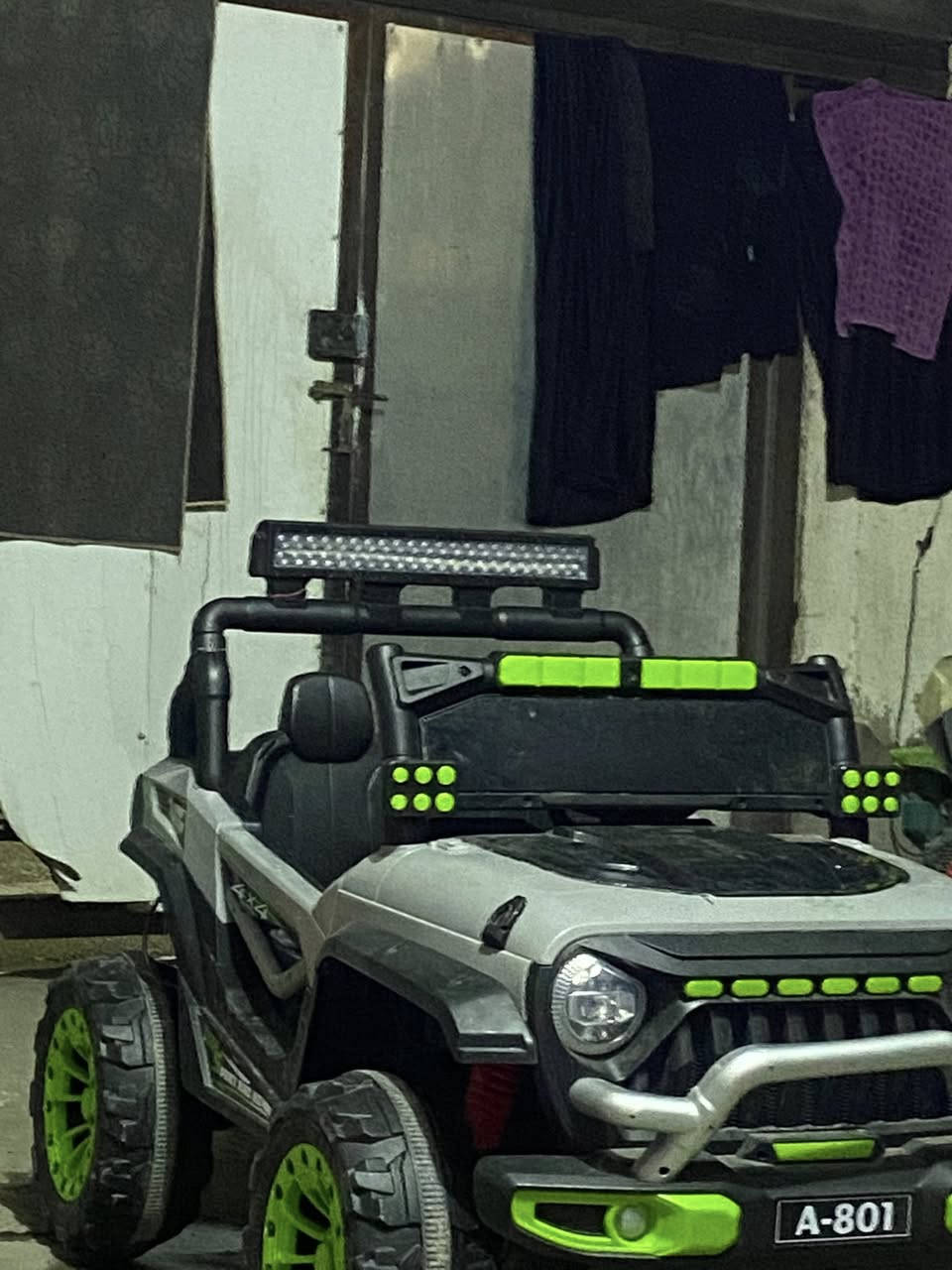 سيارة اطفال من سنه الى ١٠ سنين موديل ٢٠٢٥ مستعمله قليل نظيفه ١٠٠٪؜ اشتريتها قبل ١٥ يوم  
اللي يريدها يراسلني او يتصل ***********
