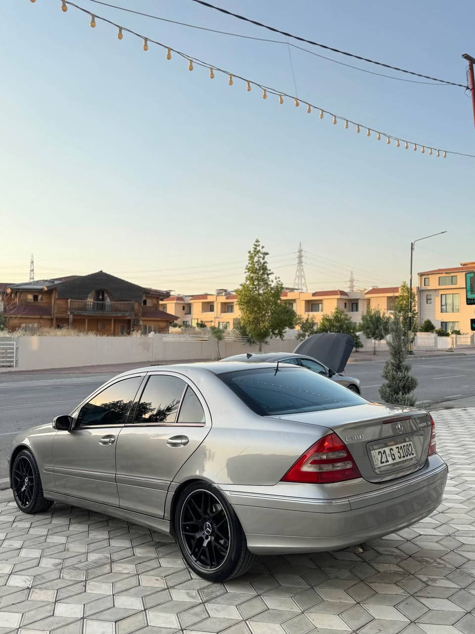 Mercedes c180 2003
Compresor

***********

گير اوتو و عادي
تبريد ثلج
تحديد سرعه
تحكمات ستيرن
اربع تاير و وياله جديد
سنويه و رقم جديد
محرك ٤ سلندر  بيلادي
حداديه جديد
بجم و خلف كبس
بدون نواقص
كل شي بي شغال
مكان السياره السليمانية
سعر ٨٣ مجال السليمانية, العراق
