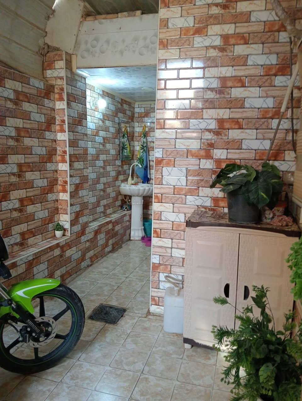 دار للبيع العنوان الديوانية شارع الوكفه القديم خلف الطاقه الكهرباء المساحه ١٠٠ للستفسار الانتصار على الرقم ***********
