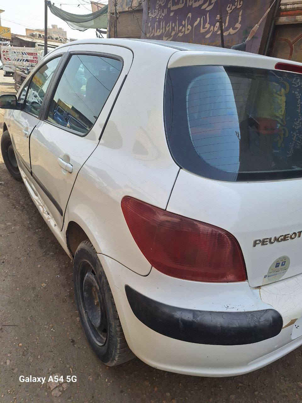 بيجو فرنسي 307
موديل 2005 
تبريد وكشر وغرفة نظيفة 
بس حدادية ناقصها 
مكاني بالحلة 
سعره 48 وبيها مجال 
***********
