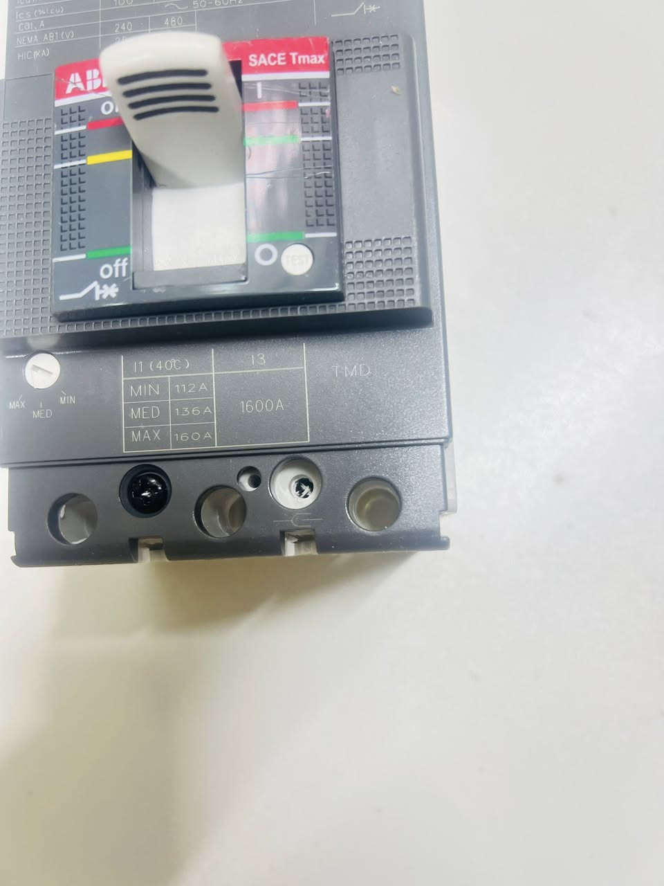 لام عليكم ورحمة الله وبركاته يتوفر لدينا قاطع ABB 160A/100A ثلاثي ورباعي استفسار *********** بغداد شورجه عكد النصاره شركة الابداع
