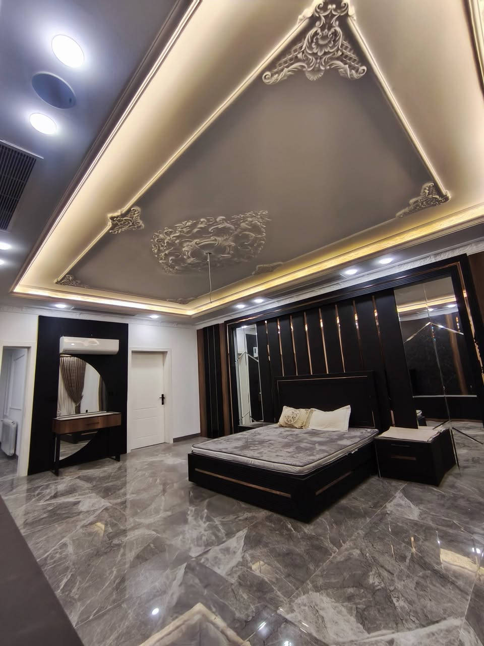 #عيسى_للايجارات_في_اربيل 
***********وتساب
***********اتصال
ڤيلا ركن للأيجار 15ورقه فول ماتت
