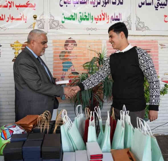 منشور رقم (٣)
بمناسبة ♥️ عيد الطالب ♥️
يقدّم الدكتور عمّار العرباوي معاون المدير العام للتربية للشؤون الفنية
هدايا لطلبة الخامس العلمي في ثانوية الكوثر الأهلية النموذجية للبنين بمناسبة عيد الطالب.

ثانوية الكوثر الأهلية النموذجية للبنين
مكان لزرع بذور المستقبل،
وبيئة تعليمية مميزة.

🌹🌹 التسجيل مستمر 🌹🌹

🌹 مميزاتنا:
🌷 كادر تدريسي متميّز ذو خبرة عالية.
💐 متابعة يومية لمستوى الطلبة.
🌹 بيئة تربوية وتعليمية راقية.
🌺 قاعات دراسية مهيأة ومكيّفة.
🌹 أنشطة علمية وثقافية داعمة لمسيرة الطالب.

الموقع: النجف الأشرف / حي السعد / شارع جامع ابن كمّونة / مقابل القنصلية الإيرانية سابقاً / مجاور مكاتب السياحة والسفر.

للاستفسار الاتصال بـ:
📞 ممثل الهيئة التأسيسية: ***********
📞 الحسابات: ***********
📞 الإعلام: ***********

المركز الإعلامي
