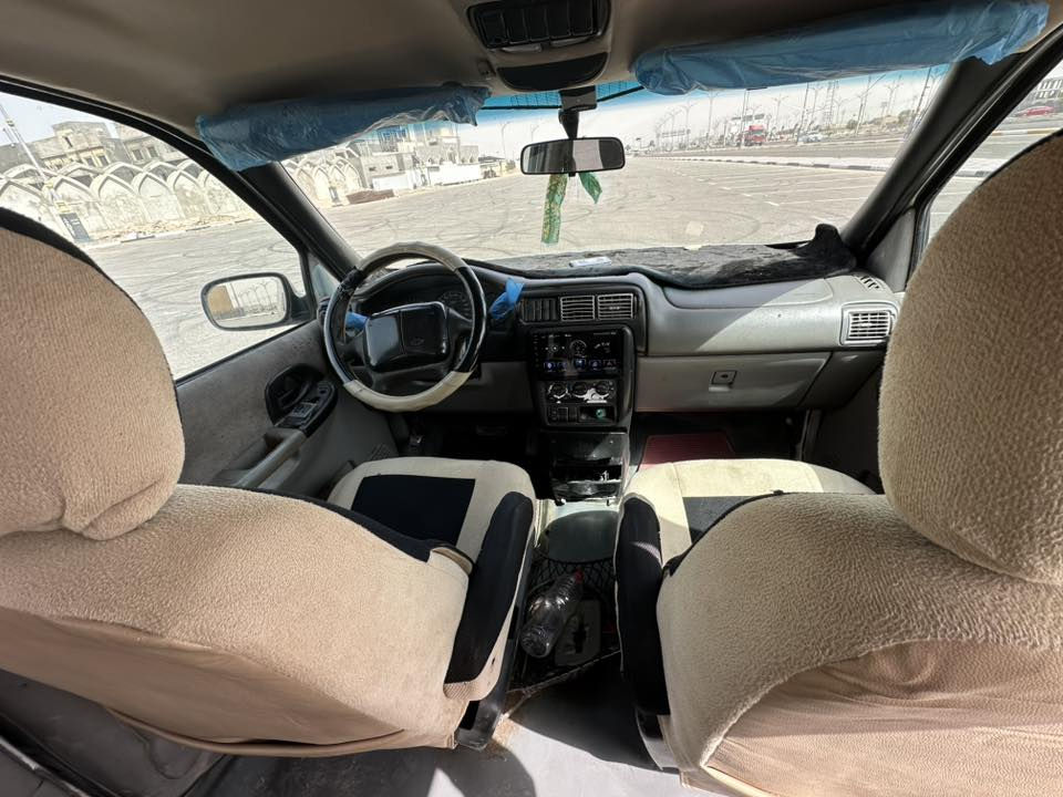 شوفر موديل ٢٠٠١ محرك جديد كير نظيف حداديه زينه خم تاير كهربائي كل شغاله سياره نظيفه ٧ راكب 
سعر ٤٠ وبيه مجال
مكان كربلاء 
***********
