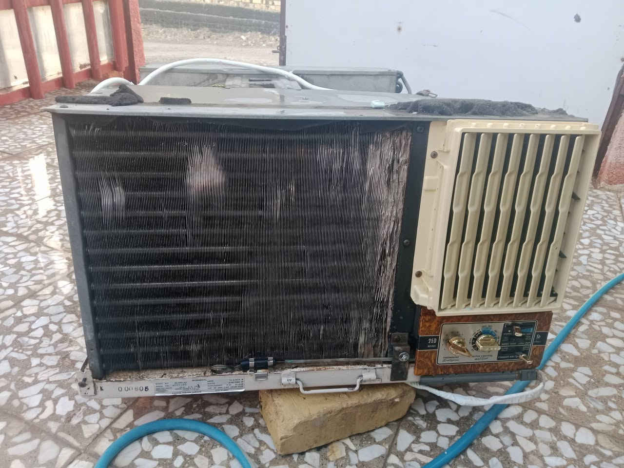 مكيف جنرال ياباني جديدعله وضع الشركه 2طن .السعر250الف وبي مجال.حله حي الجزائر للاستفسارع الخاص او الرقم ***********
