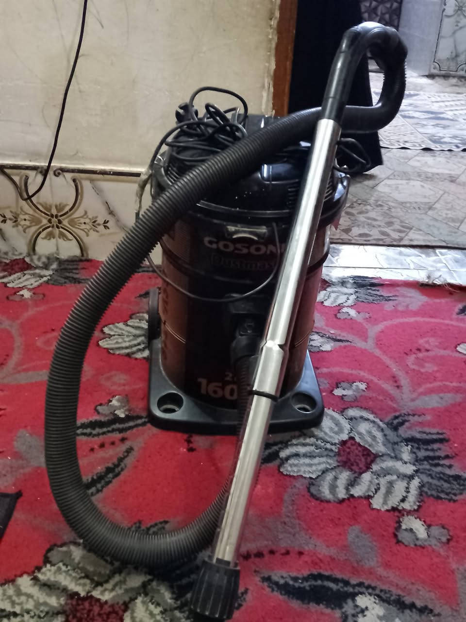 سلام عليكم شباب عدي مكنسه كهربائيه لبيع مكان نجف حولي شغالله شفطه كلش قوي سعره 25 الف ***********
