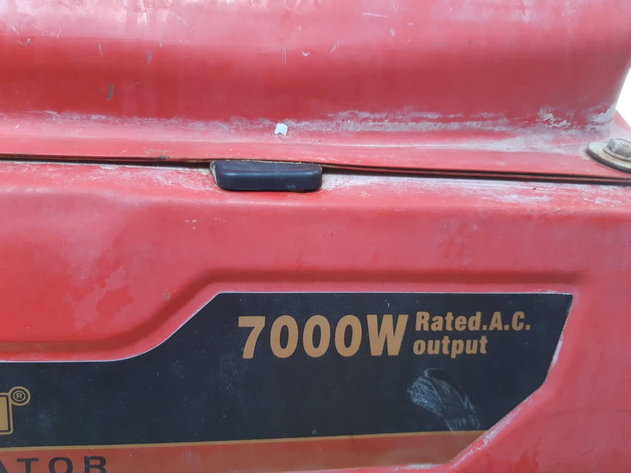 مولده 40 امبير  
للاستفسار الاتصال على الرقم /***********  
موجود على الواتساب.
