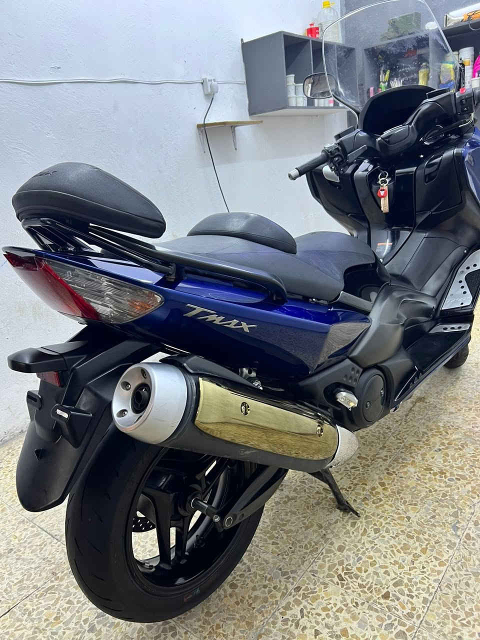 السلام عليكم 
دراجة تي ماكس 2011وارد يابان سويجات ثنين سكيورتي دراجة كفاله عامة من كلشي ماشيه 23الف السعر37 وبيها مجال بسيط شراي تصل ع رقم***********
