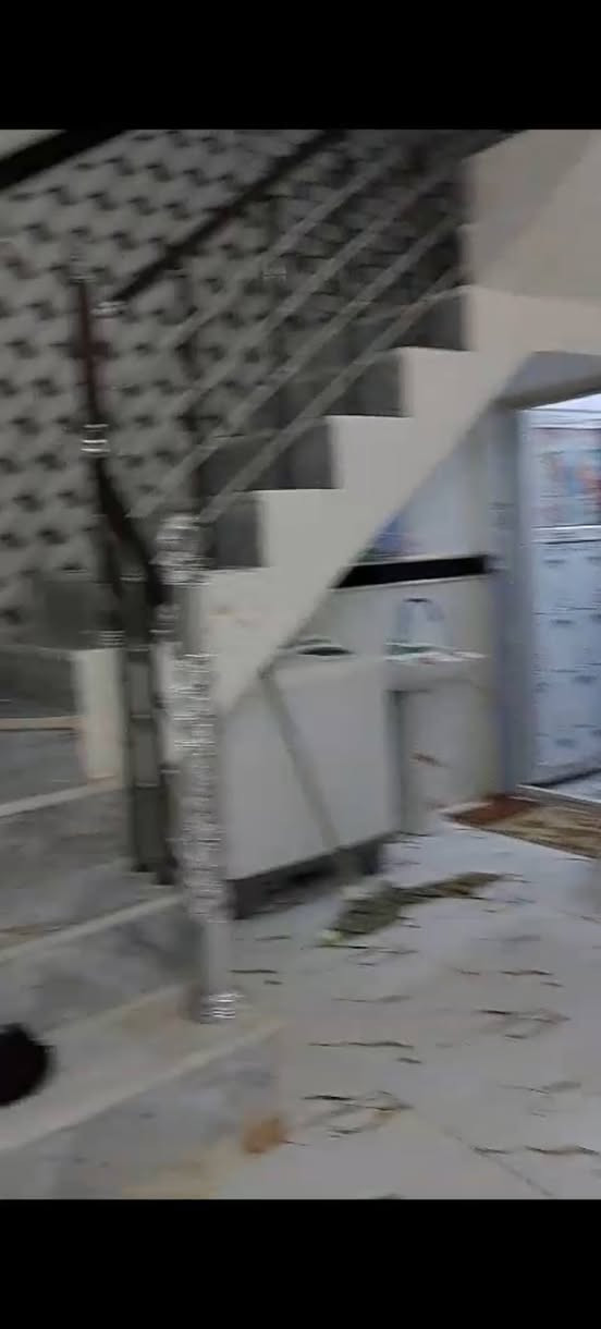 سلام عليكم بيت للبيع بحي الصحفين مساحه 100م بناء جديد للستفسار اتصال على هذا الرقم ***********
