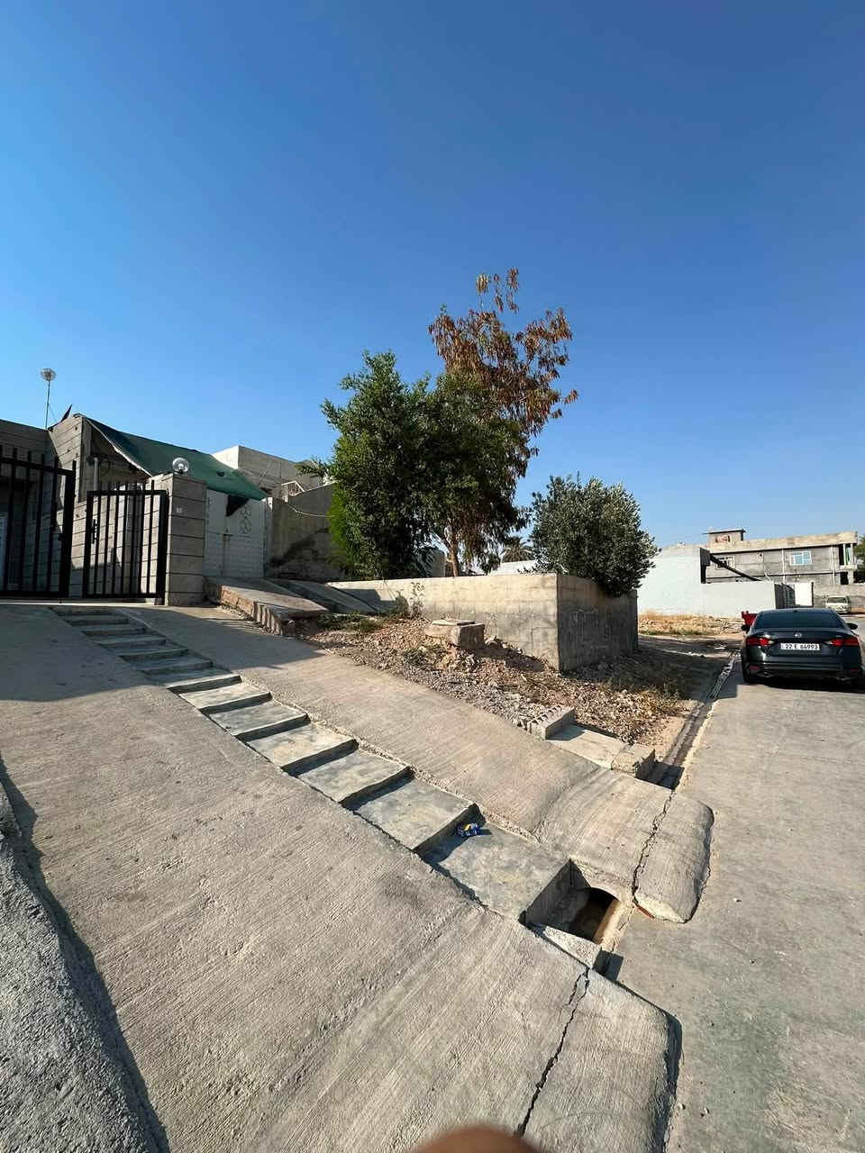 سلام وعليكم 

🏡🏠بيت للبيع 140م واجهه((5.5))ونزال((25.5))في يوسف بيك  مقابيله فارغ ((قرب الجسر))
🏠🏡((مطبخ وغرفتين نوم وكراج و صحيات خارج وداخل بيت ))وبي بير ماء
🏠بناء حديث 
للاستفسار اتصل على ***********
