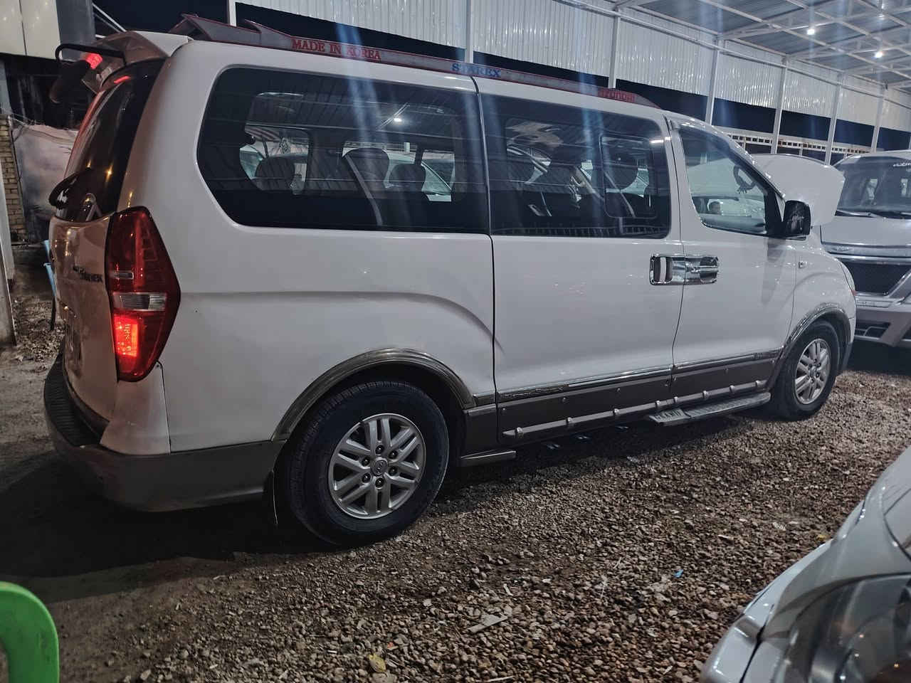 السلام عليكم ستاركس للبيع موديل 18 مخلوطه رقم بابل دولي  بيه ضربه جنطه امبدله وجاملغ خلفي على البارد مابي صبغ  السعر 210 وبيه مجال للستفسار ***********
