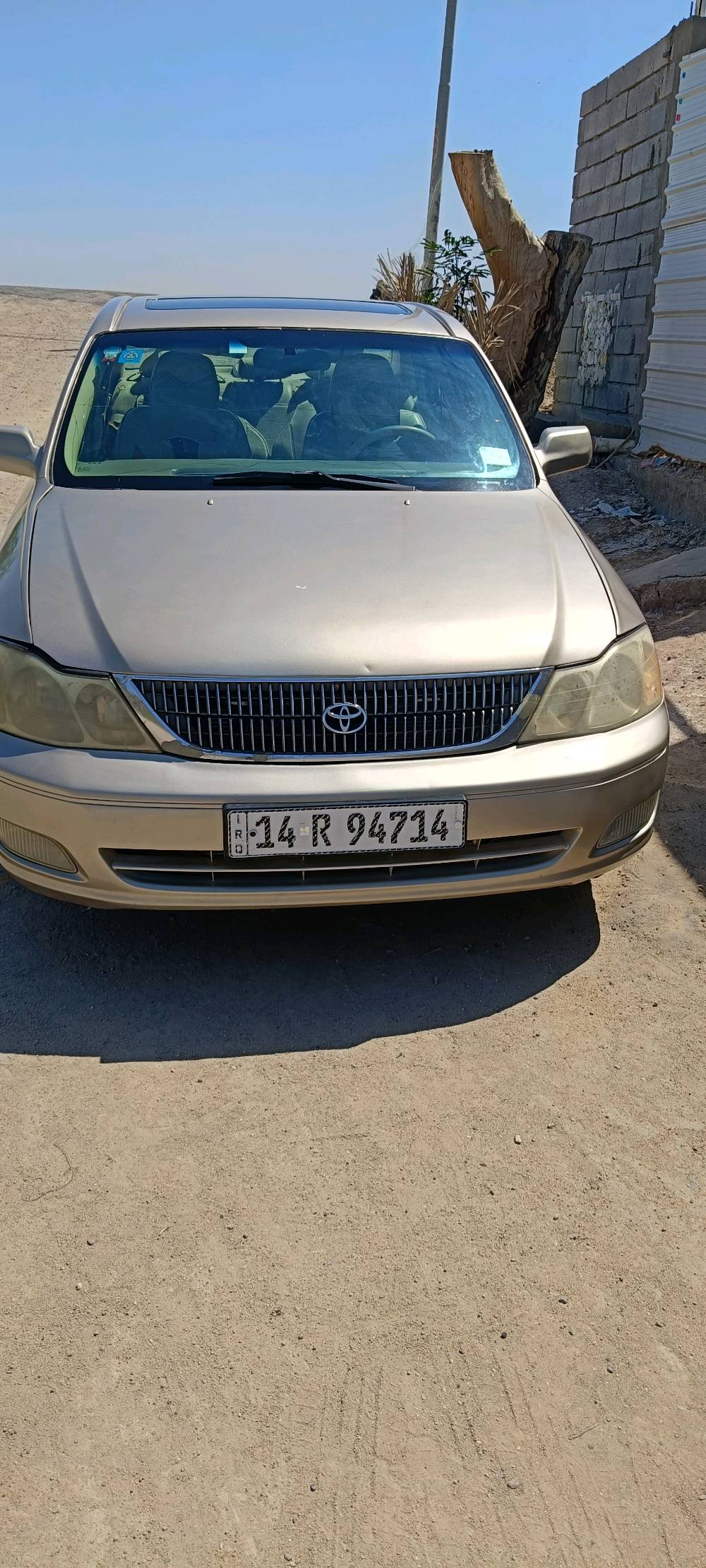 تويوتا افيلون موديل 2001 أمريكي 
تحويل مباشر السيارة بأسمي 
سنوية لشهر 8 
محرك V6 vvt 
حدادة 60 بالمئة 
تبريد ثلج منظومة جديدة صار شهر من بدلتها 
محرك بيه تبخير وبيه صوت بس بداية تشغيل 
گير نظيف وما بيه تأخير ولا عته 
اللون ذهبي مثل ما واضح بالصورة 
مصبوغة عام جمالية 
مكفولة من الظربة وشرط الفحص اخذها وافحص وين ما يعجبك 
تايرات نظيفة 
السيارة جاهزة ماعدا شغلات بسيطه تحتاج ترتيبات