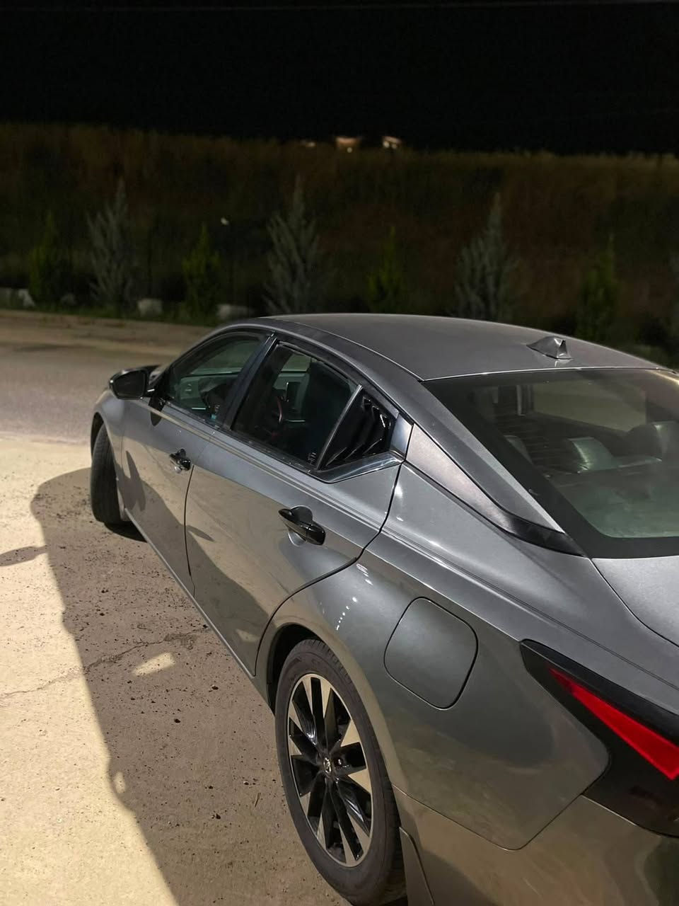 السلام عليكم…
نيسان التيما SR 2020. للبيع

(مواصفات)
SR
تشغيل عن بعد 
شفتات ستيرن
كاميرا دواره
لايت زينون بلادي
توقف ذاتي امامي وخلفي 
رادارات جانبية 
ماشية 113 الف كيلو 

ضرر السيارة صندوق مبدل شركة 
 السيارة مصروف عليها 
والسيارة بأسمي مكاني الموصل
رقم الهاتف(***********)
السعر140$ بيه واتس اب
