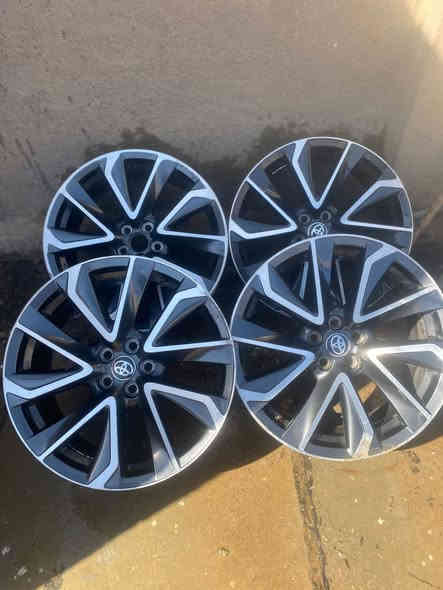 السلام عليكم
مكلف بالنشر
تخم ويل كب حجم ١٧ كورولا 2020/2024 نظافة 100/100
السعر ٤٠٠ الف دينار وبي مجال بسيط
للاستفسار 
‭٠٧٧٠ ٨٤٠ ٩٤٨٤‬
