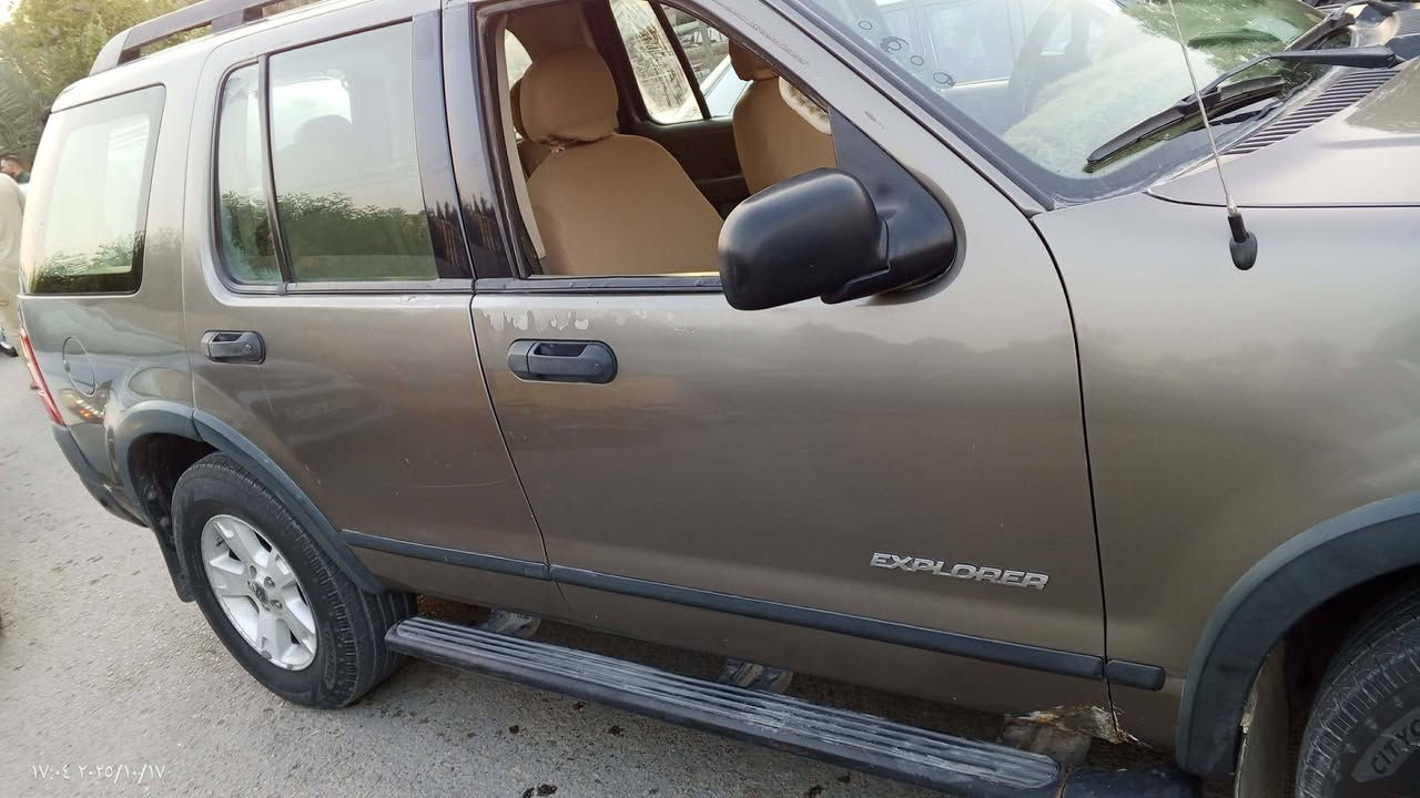 السلام عليكم فورد اكسبلورر للبيع موديل 2004 سيارة جديدة مكينة محور لكزز V8 ومحورة غاز يعني آنسة الصرف حدادية امامي خلفي جدد اكسل جديد تبريد ثلج 3 قطع راديتر  جديد سنوية لل29 مشروع وطني تحويل ثاني يوم رقم بصرة انكليزي سستم صوت كير تعليك سيارة ما ناقصهة شي سعر 78 وبيهة مجال للطيبين للاستفسار الاتصال على الرقم ***********
