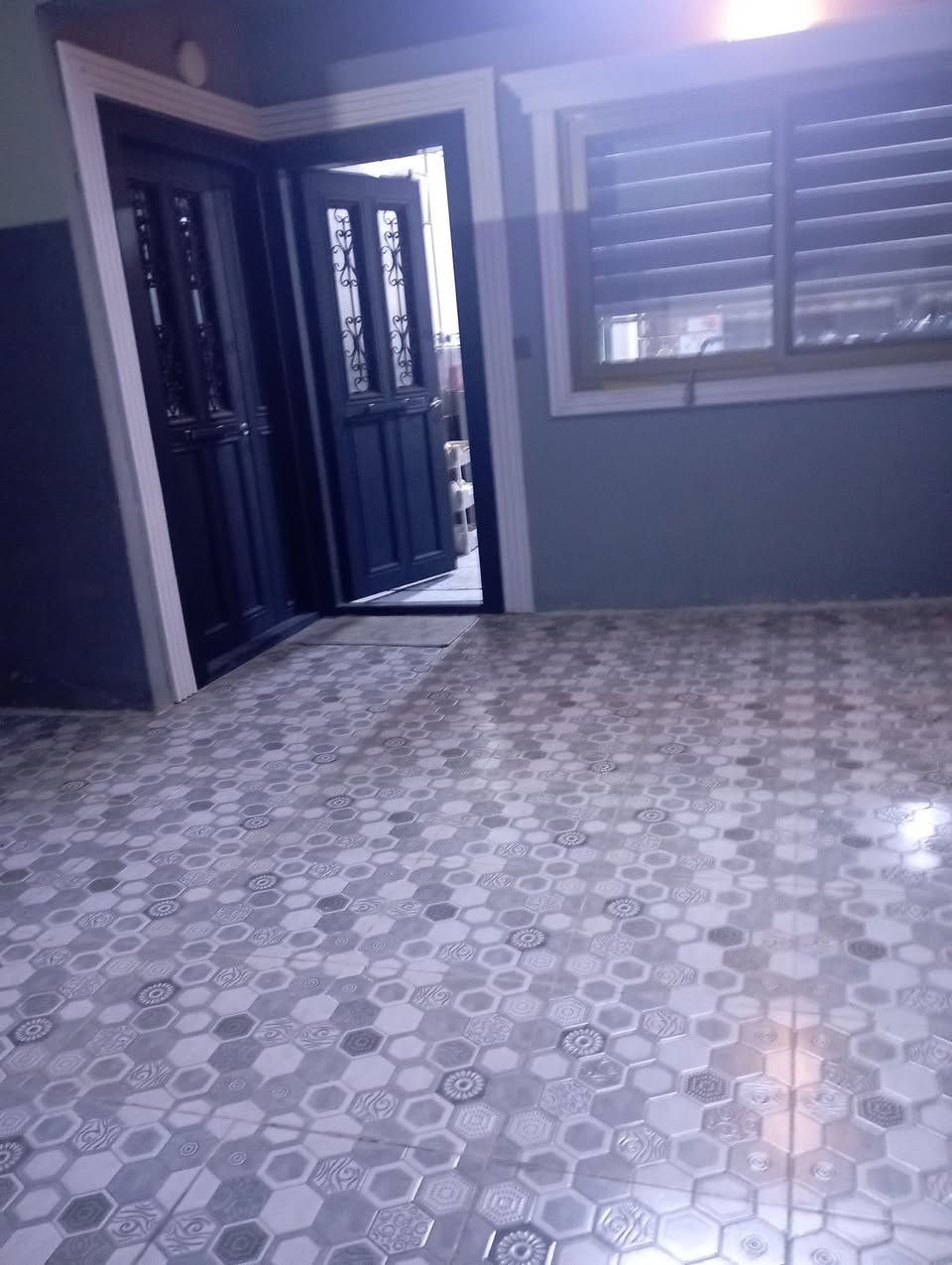 ✔️✔️اعلان اعلان
بيت للبيع او المعارضة مع بيت (طابق واحد 200 متر حديث)
🛑الموقع حي المشراق قرب مطعم قوزي الزعيم 
المساحه 207 م
الواجهه 10م 
سند طابو
البيت طابقين
 
▪️الطابق الاول  
كراج +حديقة +  ترك خلفي 
+غرفة نوم+ غرفة طعام + استقبال +هول +مطبخ+ صحيات

◾️ الطابق الثاني 
3 غرف نوم+هول  +صحيات +سطحين

لمعرفة السعر مراسله الصفحه خاص


**إذا كنت صاحب هذا الإعلان وتريد حذفه لأي سبب، رجاءا أرسل رسالة إلى الدعم الفني**