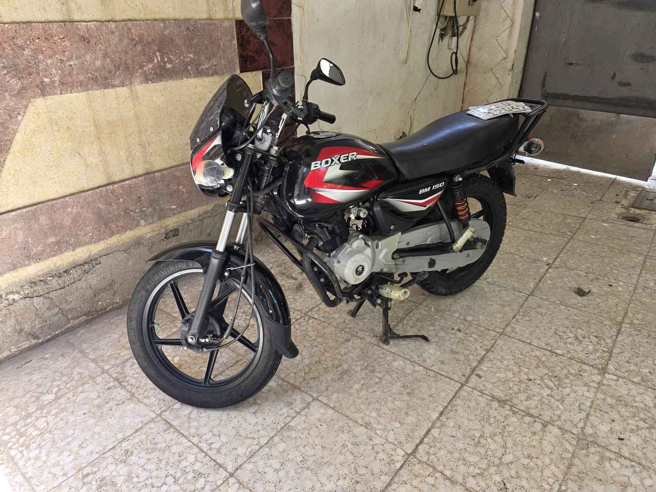 دراجة بوكسر للبيع  2023 مرقمه ب اسمي دراجة جديدة
مشتغله ١٥ يوم نكرة سلف كهربائيات كلها شغاله على الفحص
مكينه خير من الله مفيلسه فقط جيب وياك فيتر وتعال وهله بيك 
للاستفسار الاتصال على الرقم *********** مكاني الامين الثانيه
