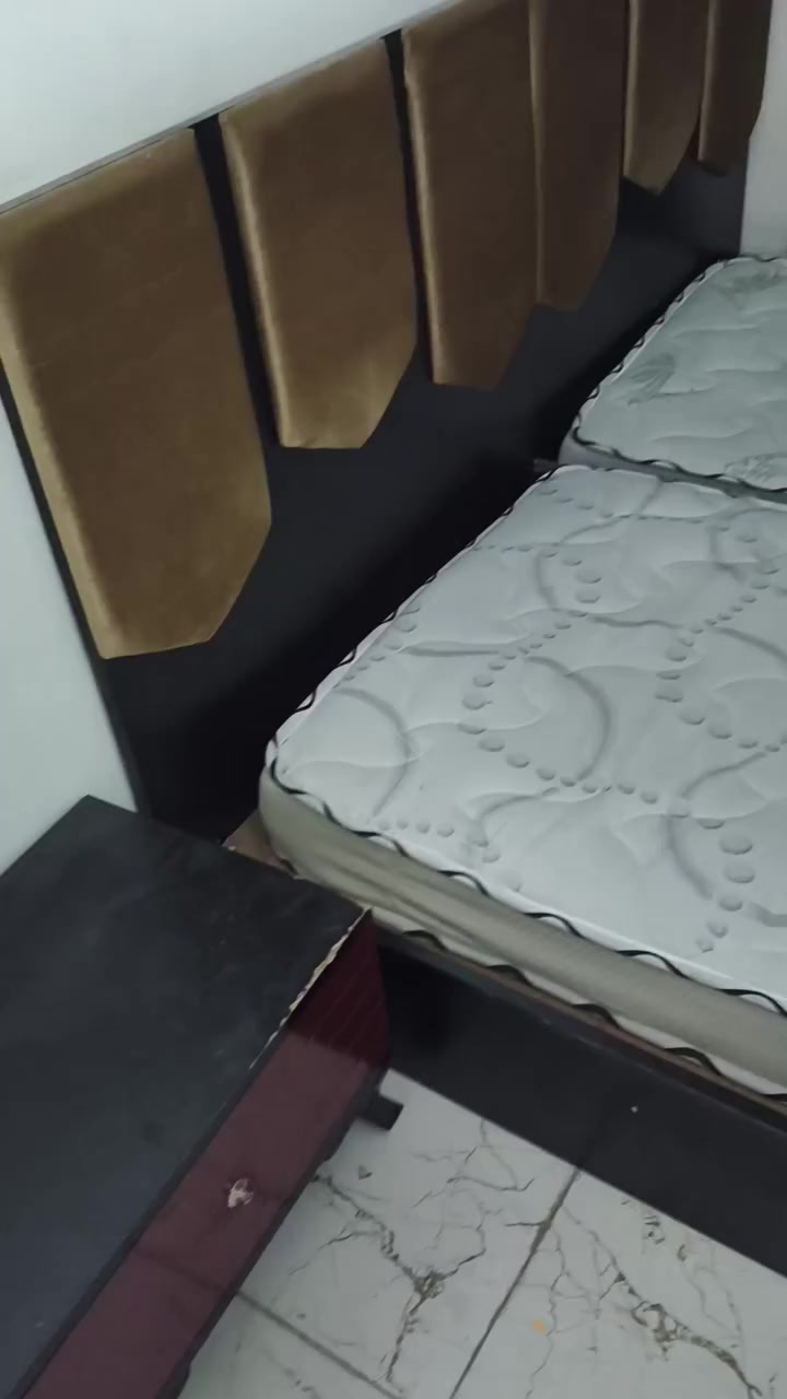 غرفه اخشاب تركي كنتور سلايت نضيفه حاليا مفتوحه سعره 350 الف بلاش المكان كربلاء الاستفسار ***********
