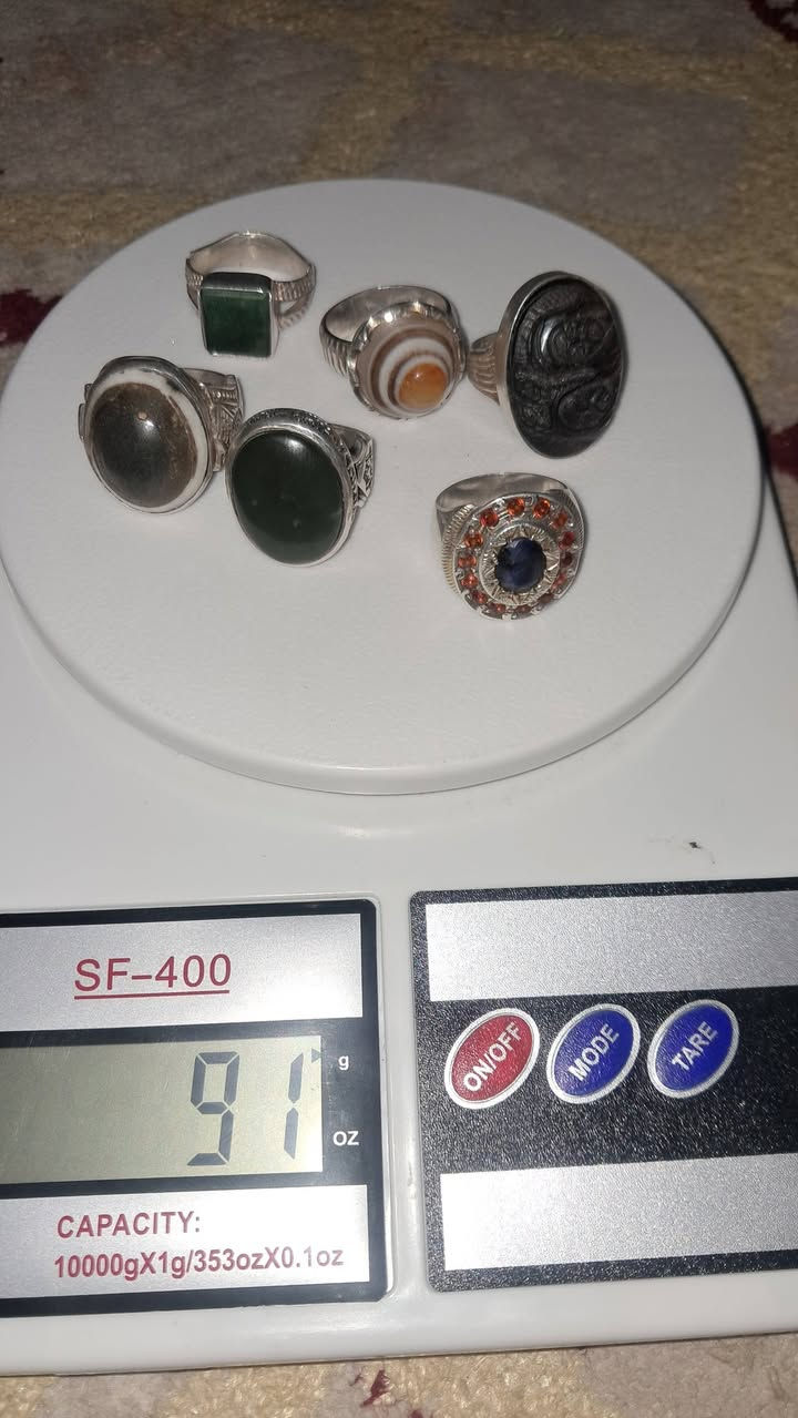 سلام عليكم.. محابس عدد 6 مع احجار عدد45 حجره مع قلاده عباس اباد.. السعر325 قفل ***********.. عنوان بصره
