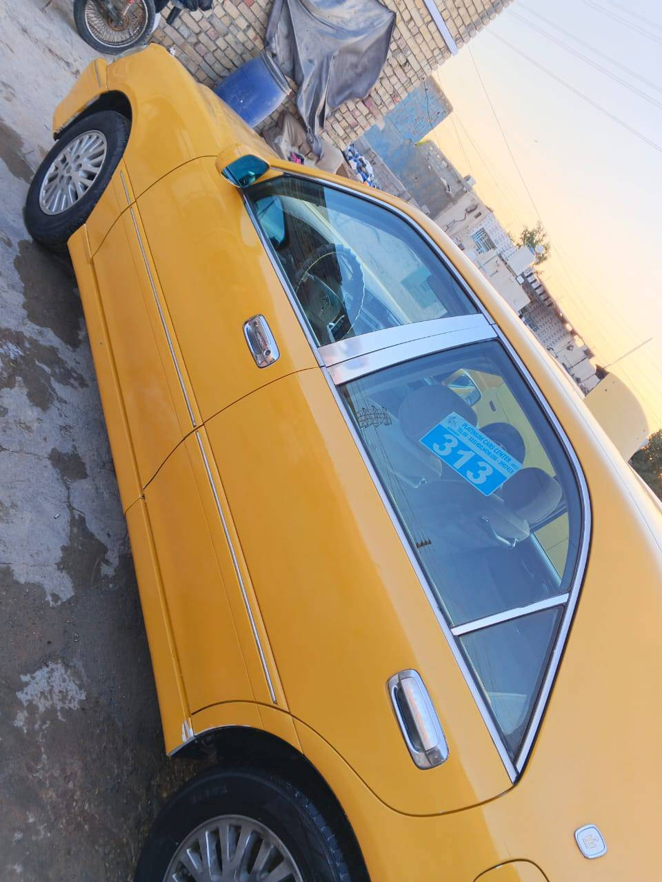 سياره ملكه رقم انبار موديل 2002 جاهزه من كلشي بيها بس كصه قماره 
***********
