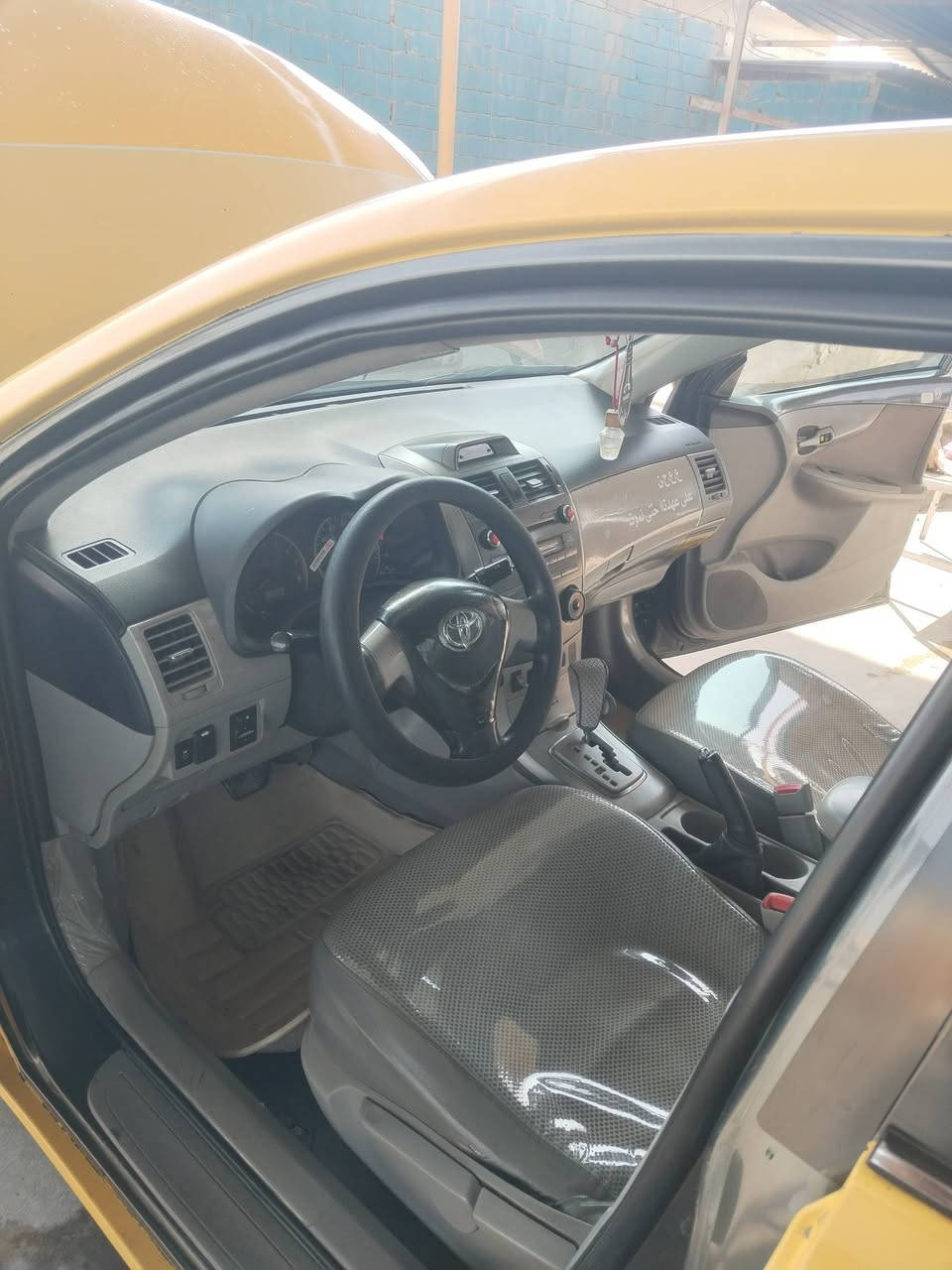 كورلا البيع موديل 2011 تفاصيل على رقم ***********
